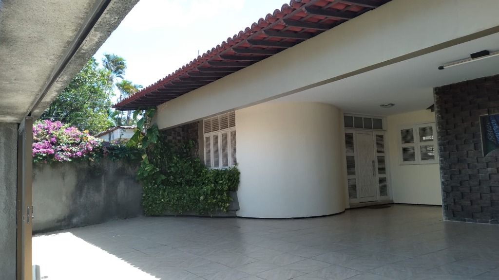 Casa à venda com 4 quartos, 213m² - Foto 2