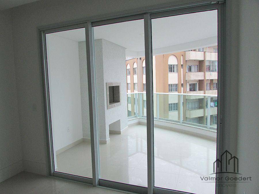 Apartamento à venda com 3 quartos, 128m² - Foto 2