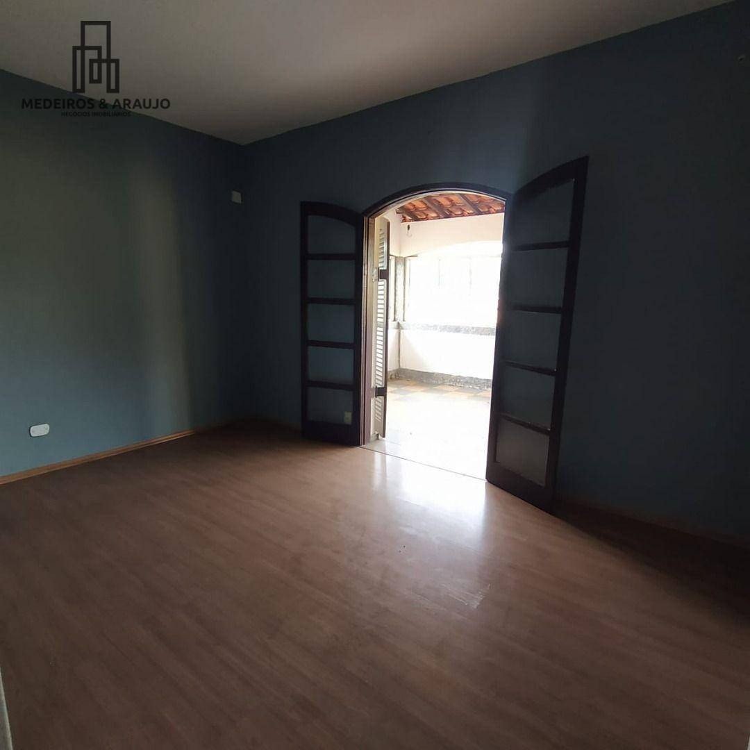 Casa à venda com 4 quartos, 210m² - Foto 15