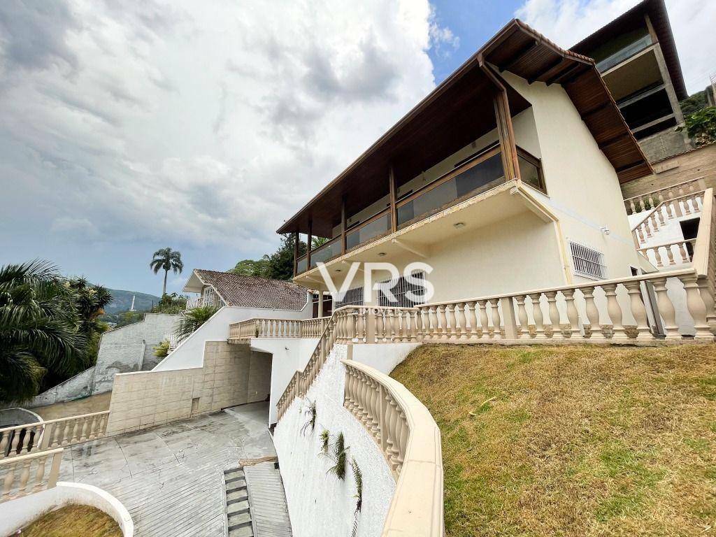 Casa à venda com 4 quartos, 195m² - Foto 2