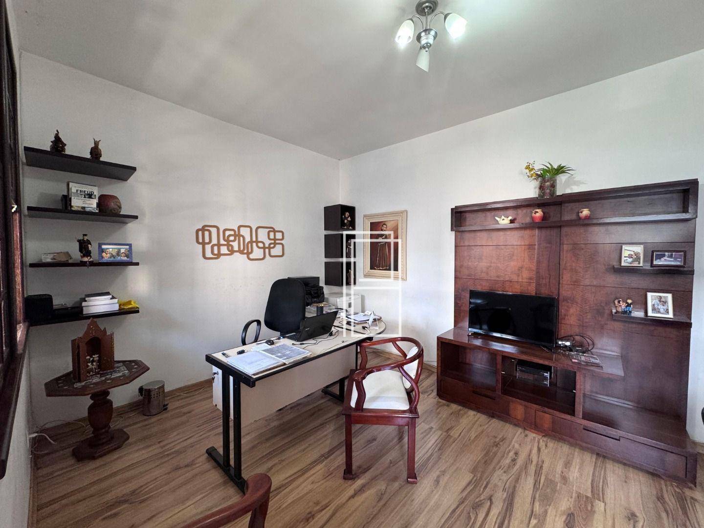 Casa à venda com 5 quartos, 280m² - Foto 2