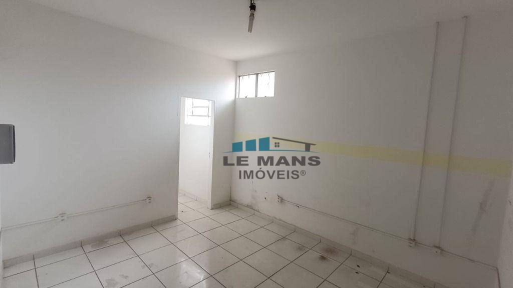 Casa para alugar com 2 quartos, 132m² - Foto 11