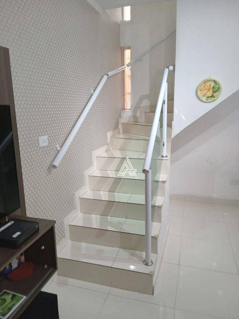 Sobrado à venda com 3 quartos, 175m² - Foto 1