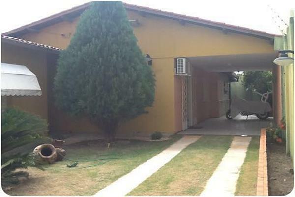 Casa à venda com 4 quartos, 300m² - Foto 1