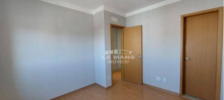 Apartamento à venda com 2 quartos, 72m² - Foto 3