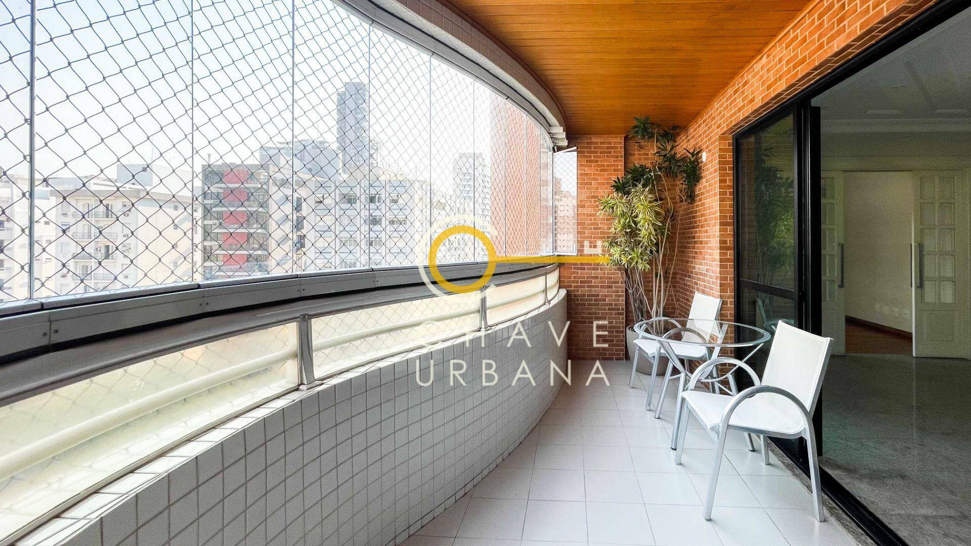 Apartamento para alugar com 4 quartos, 200m² - Foto 1