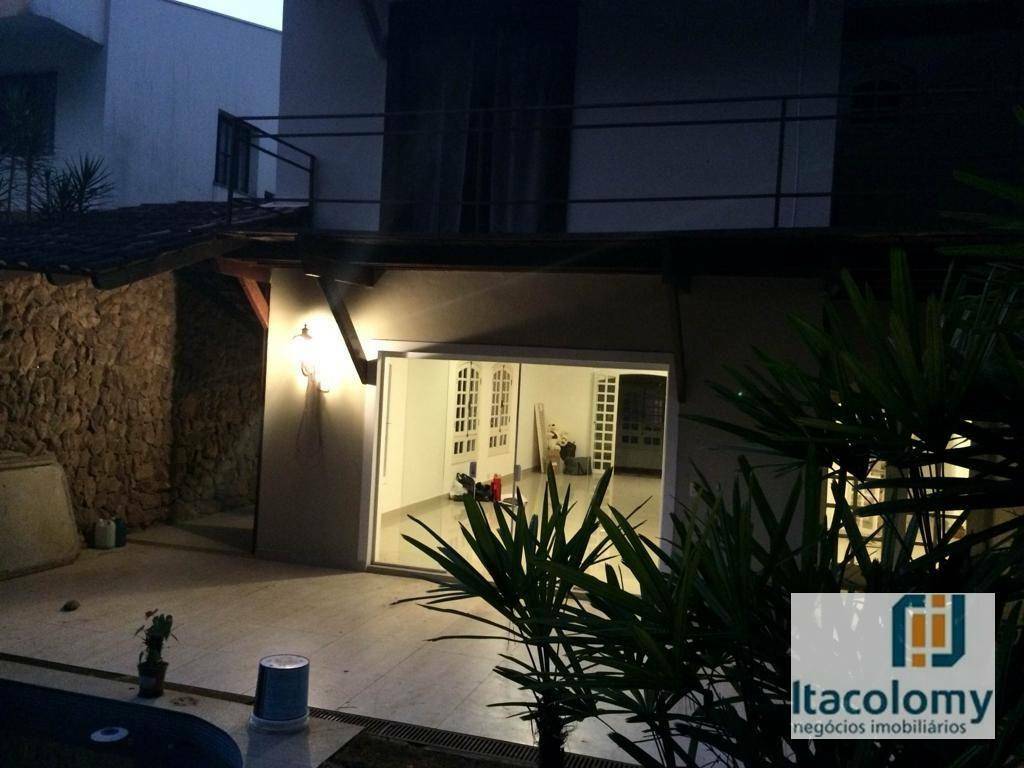 Casa de Condomínio para alugar com 4 quartos, 400m² - Foto 25