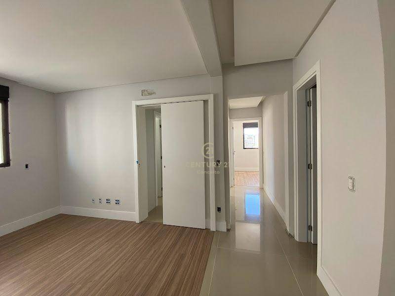 Apartamento à venda com 3 quartos, 111m² - Foto 13