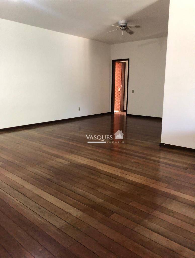 Apartamento para alugar com 3 quartos, 200m² - Foto 3