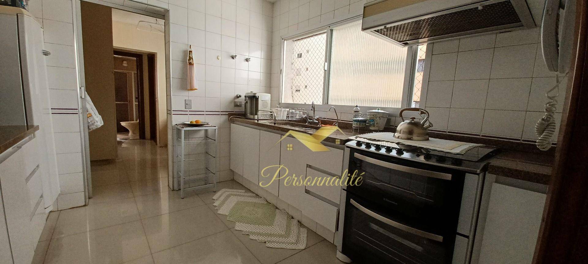 Apartamento à venda com 3 quartos, 228m² - Foto 19