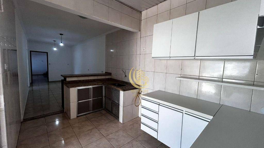 Sobrado à venda com 4 quartos, 218m² - Foto 2