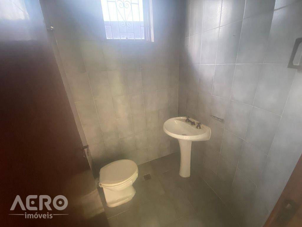 Casa para alugar com 3 quartos, 280m² - Foto 3