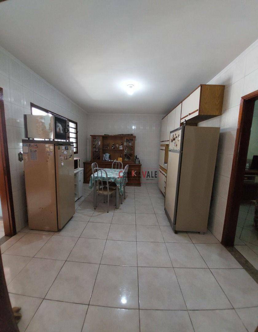 Casa à venda com 4 quartos, 210m² - Foto 6