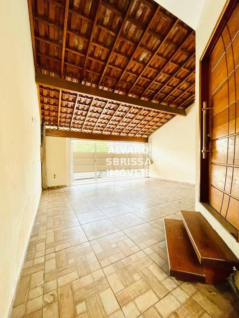 Casa à venda com 2 quartos, 130m² - Foto 1