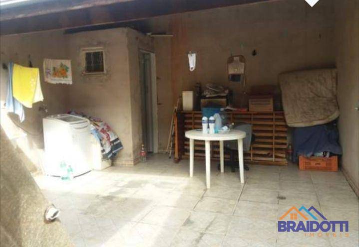 Casa à venda com 2 quartos, 80m² - Foto 4