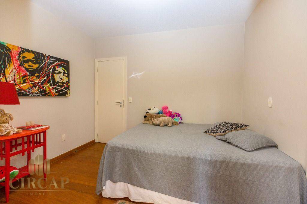 Apartamento à venda com 3 quartos, 218m² - Foto 11