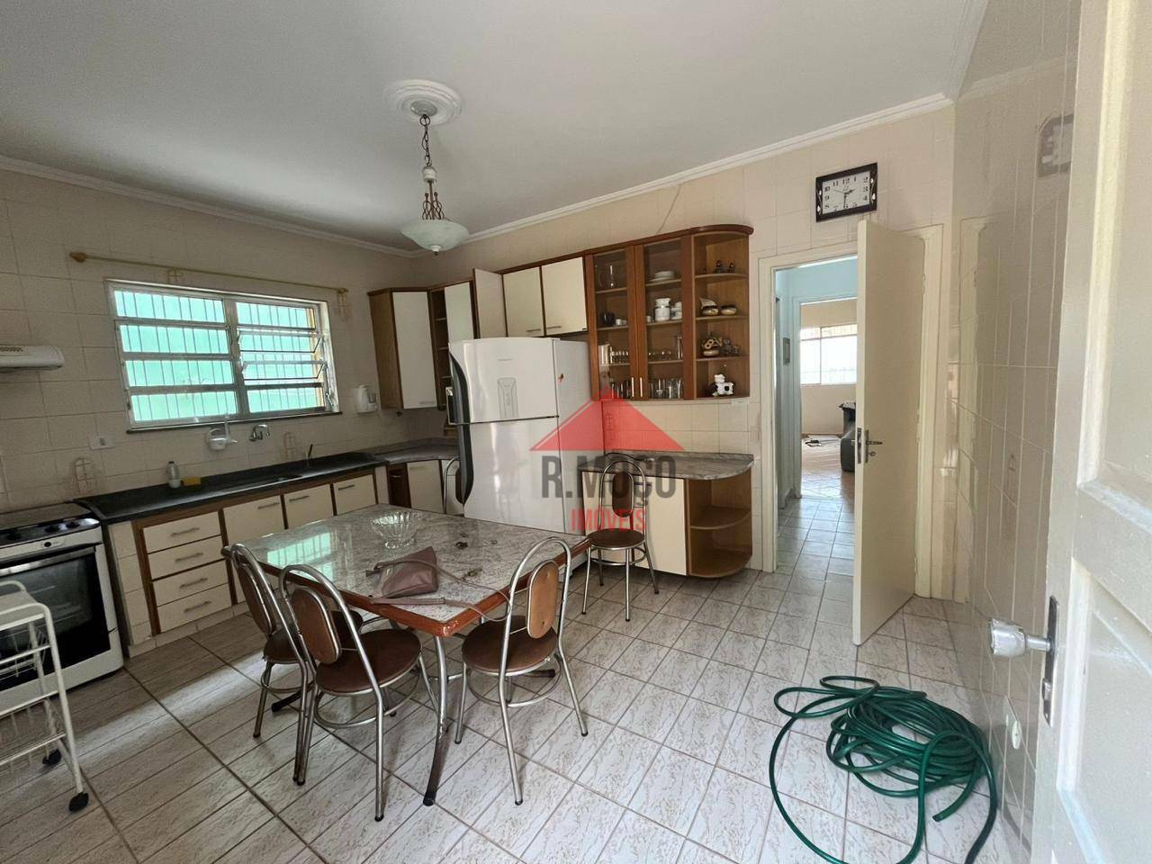 Casa à venda com 2 quartos, 100m² - Foto 3