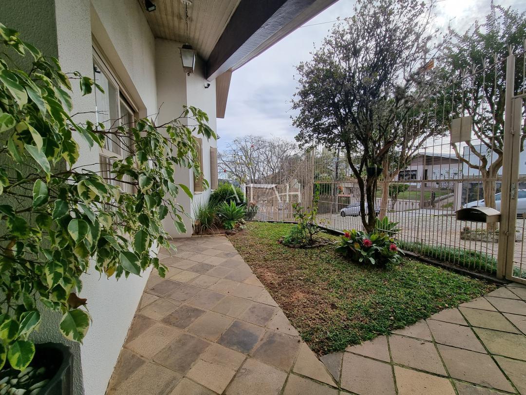 Casa à venda com 4 quartos, 216m² - Foto 3