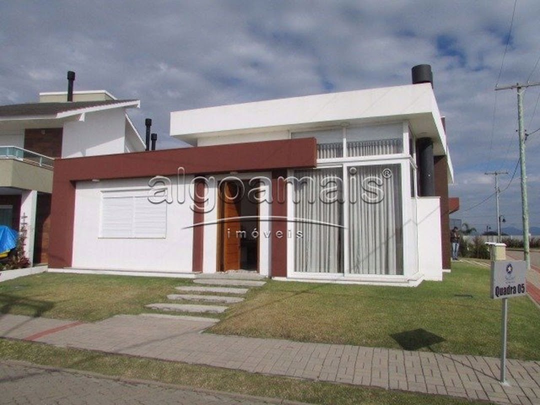 Casa de Condomínio à venda com 4 quartos, 218m² - Foto 1