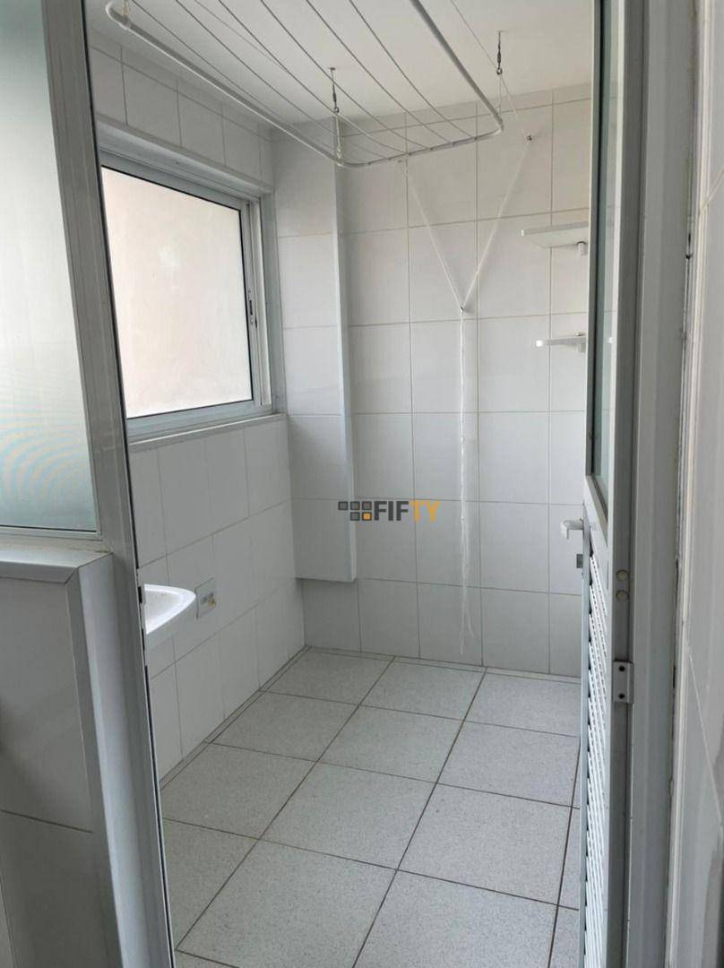 Apartamento para alugar com 3 quartos, 146m² - Foto 12