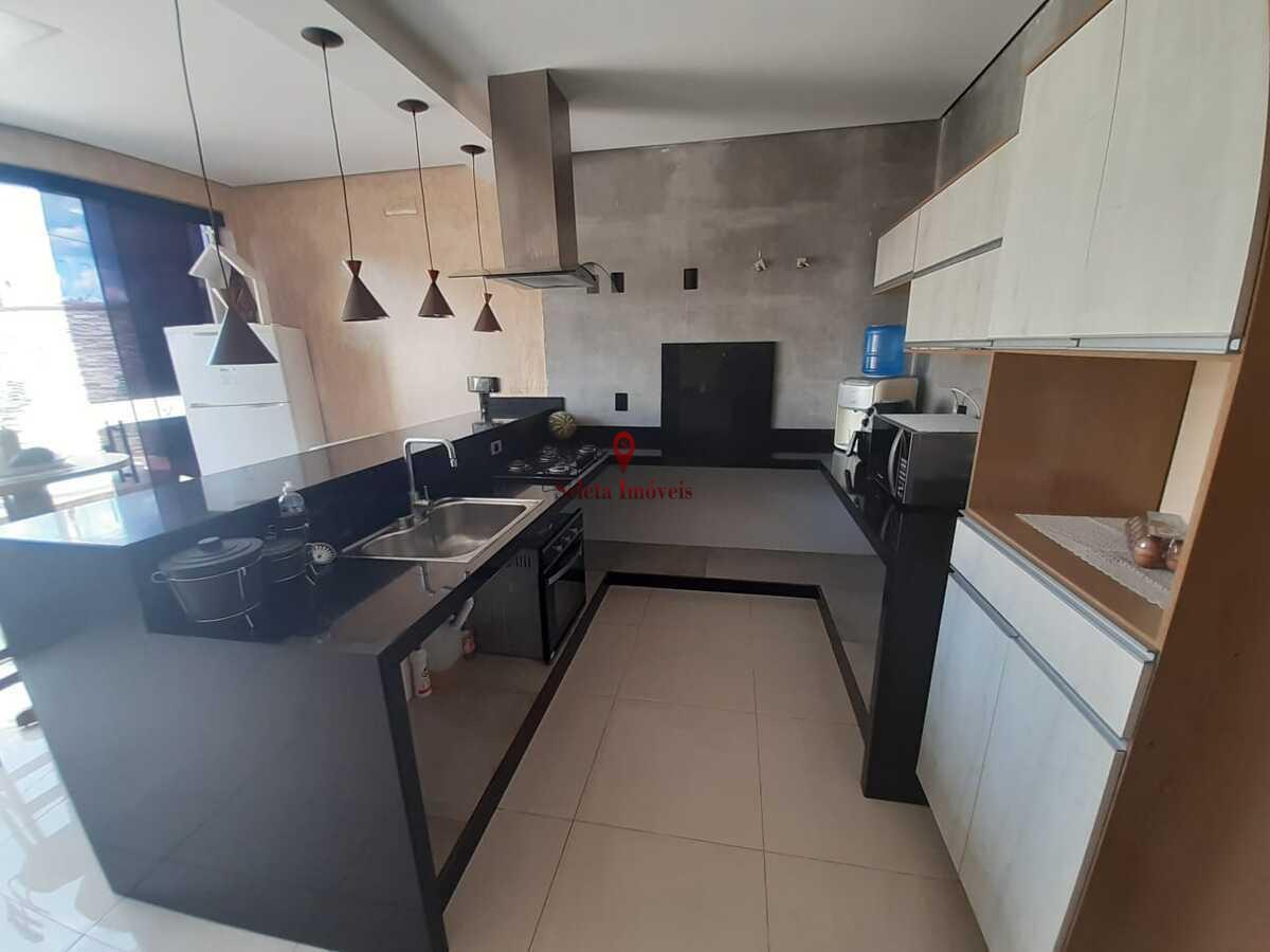 Casa à venda com 2 quartos, 332m² - Foto 13