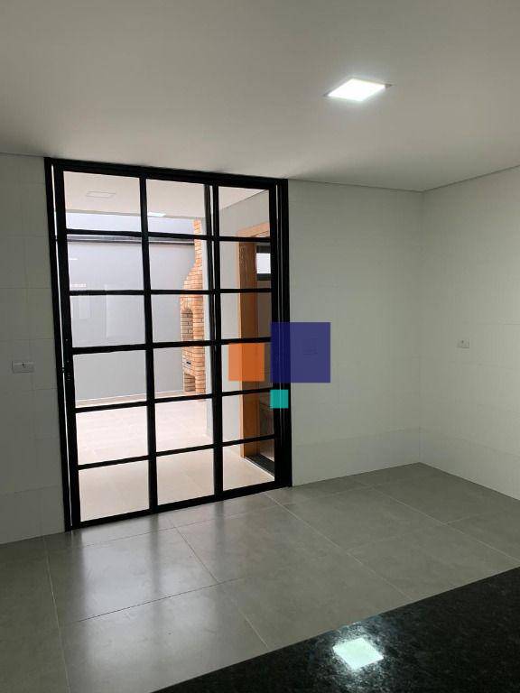 Sobrado à venda com 3 quartos, 180m² - Foto 3