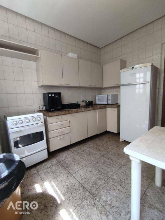 Apartamento à venda com 3 quartos, 142m² - Foto 15