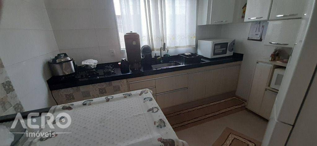 Casa à venda com 3 quartos, 169m² - Foto 18