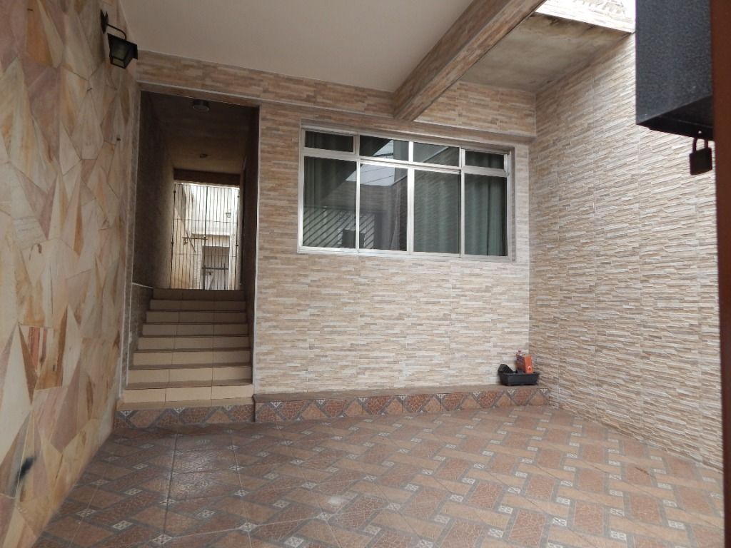 Sobrado à venda com 3 quartos, 200m² - Foto 2