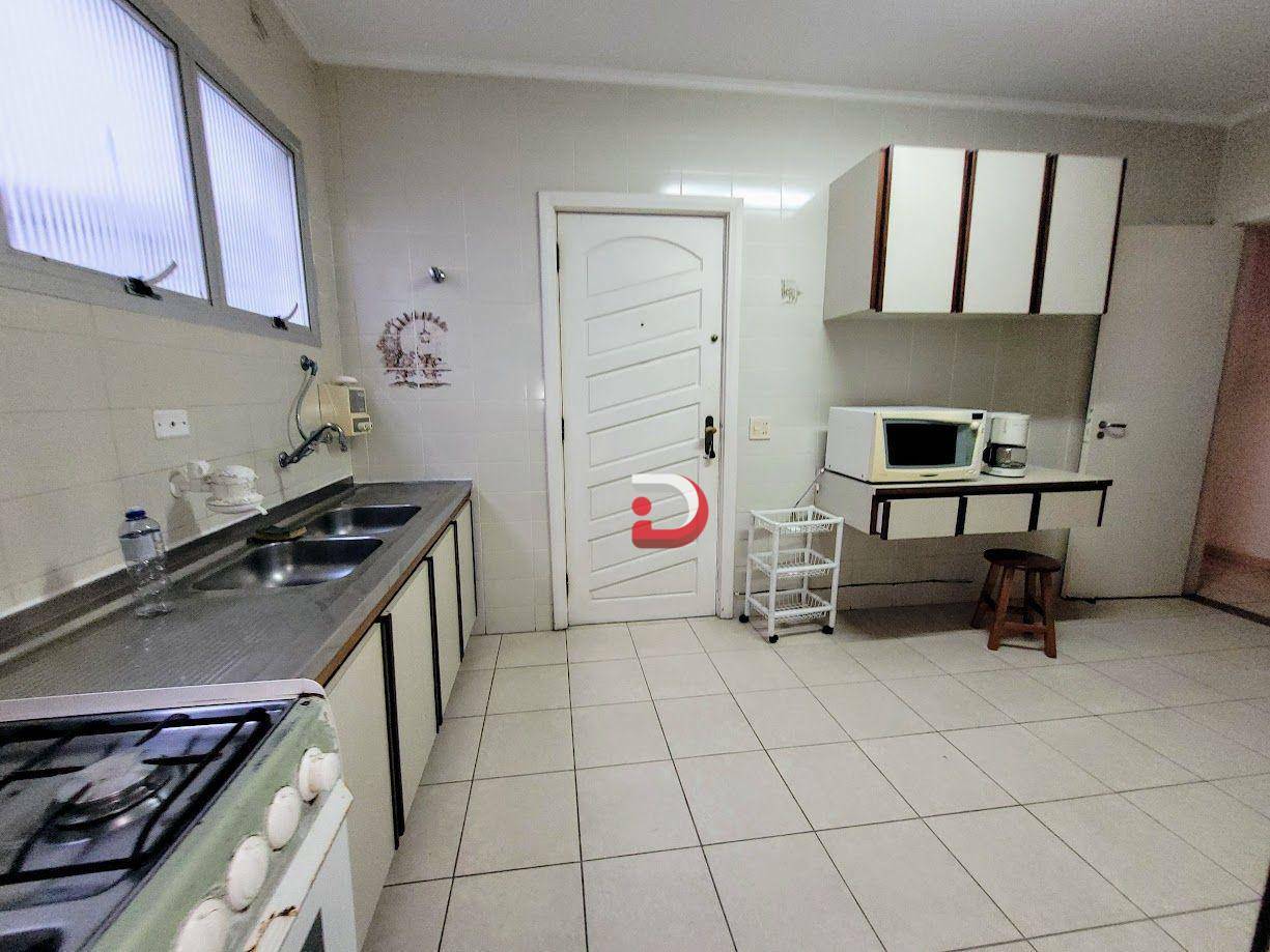 Apartamento para alugar com 3 quartos, 165m² - Foto 17