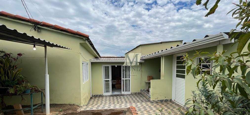 Casa à venda com 3 quartos, 300m² - Foto 2