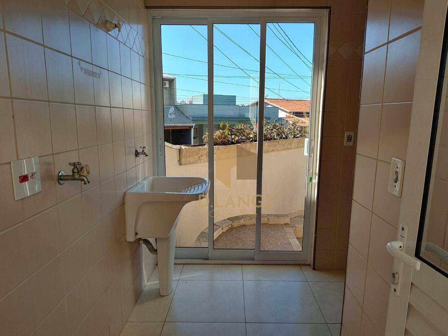 Casa de Condomínio para alugar com 3 quartos, 325m² - Foto 15