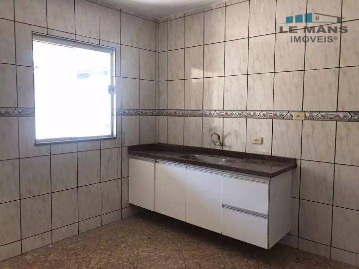 Casa para alugar com 3 quartos, 197m² - Foto 3