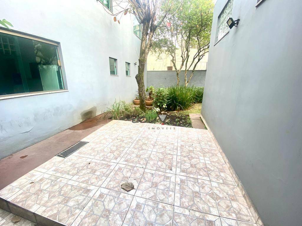 Casa à venda e aluguel com 3 quartos, 250m² - Foto 4