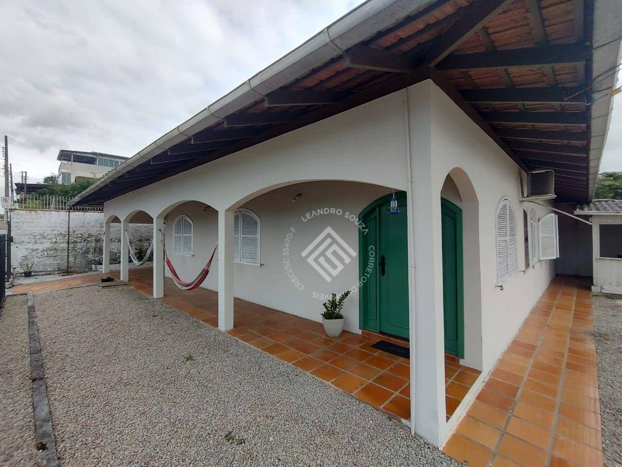 Casa à venda com 2 quartos, 179m² - Foto 1