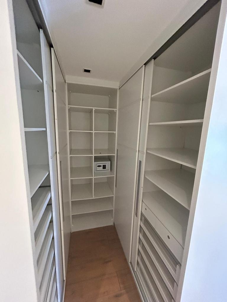 Apartamento à venda com 4 quartos, 198m² - Foto 17