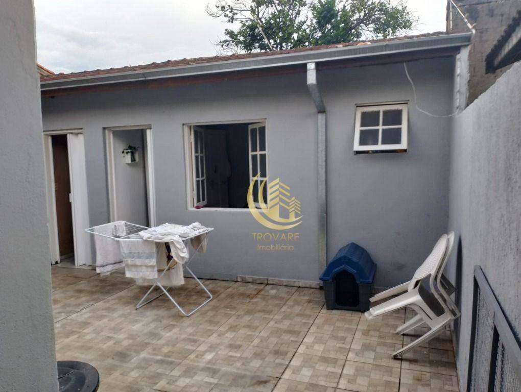 Casa à venda com 4 quartos, 180m² - Foto 1