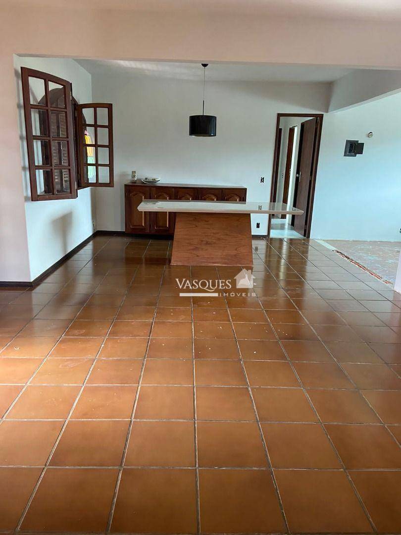 Casa à venda com 3 quartos, 195m² - Foto 4