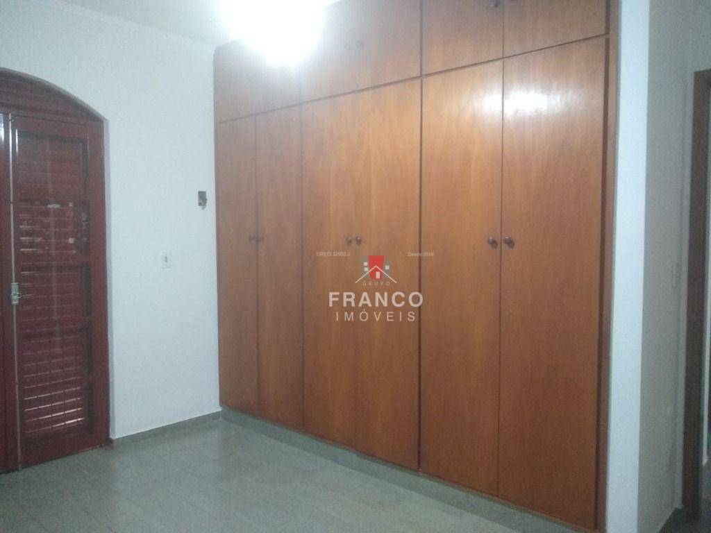 Casa para alugar com 3 quartos, 220m² - Foto 23