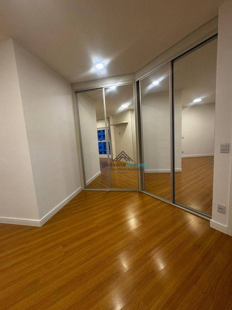 Apartamento para alugar com 3 quartos, 234m² - Foto 11