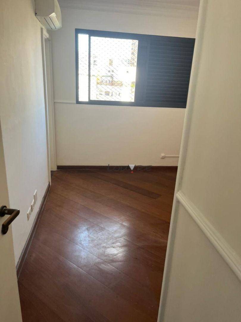 Apartamento para alugar com 4 quartos, 235m² - Foto 13