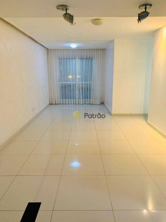 Apartamento à venda com 3 quartos, 70m² - Foto 1