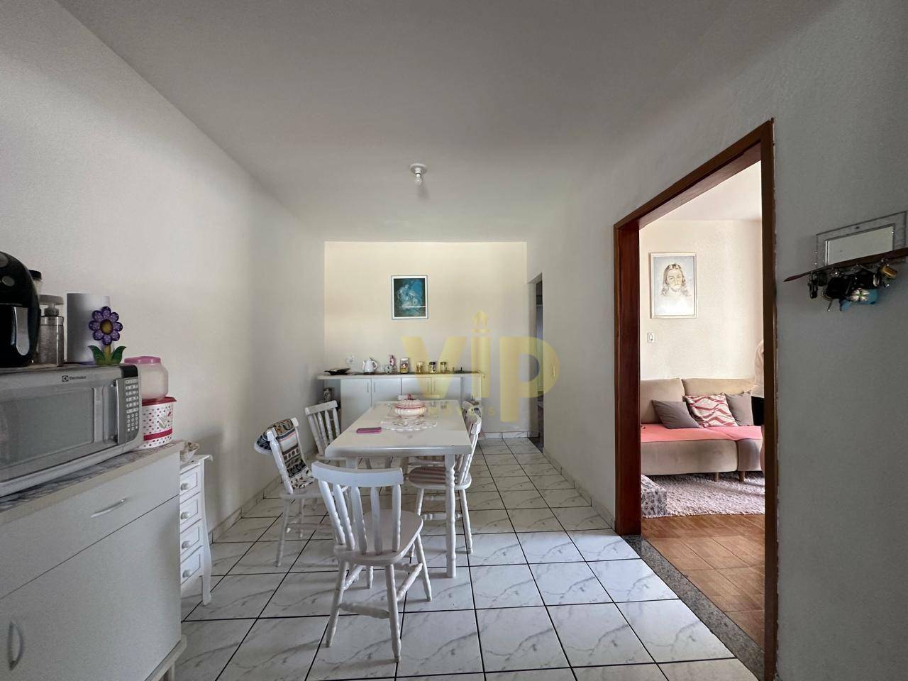 Casa à venda com 2 quartos, 180m² - Foto 8