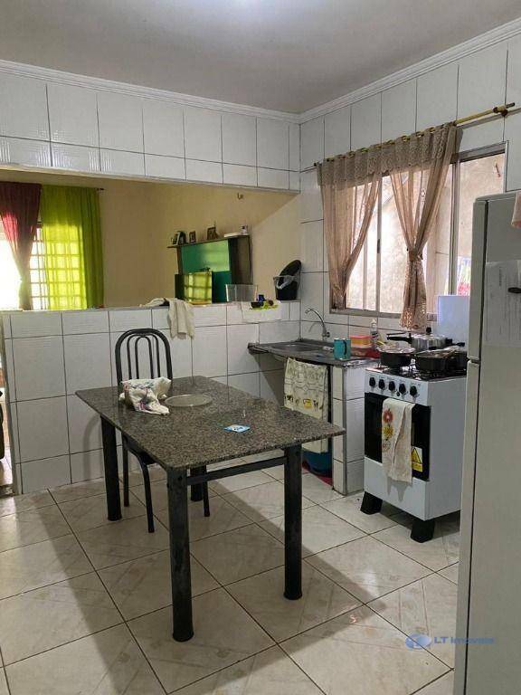 Casa à venda com 4 quartos, 140m² - Foto 14