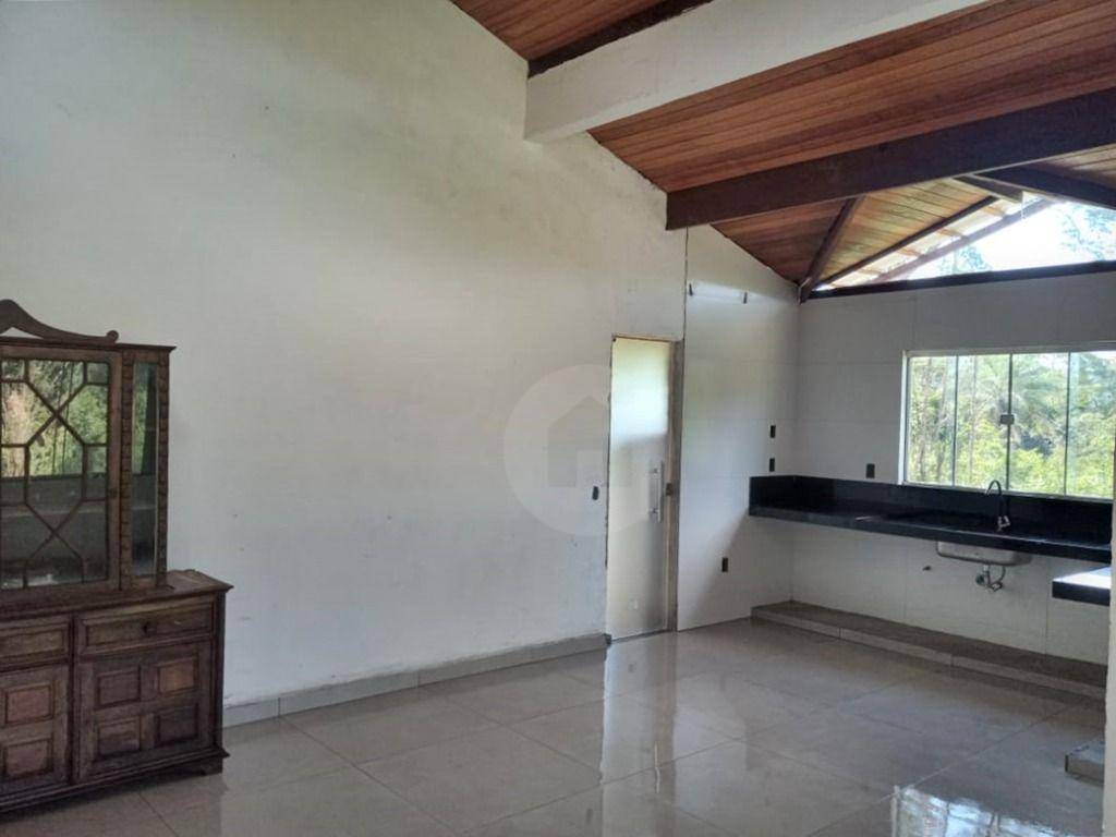 Casa à venda e aluguel com 3 quartos, 200m² - Foto 6