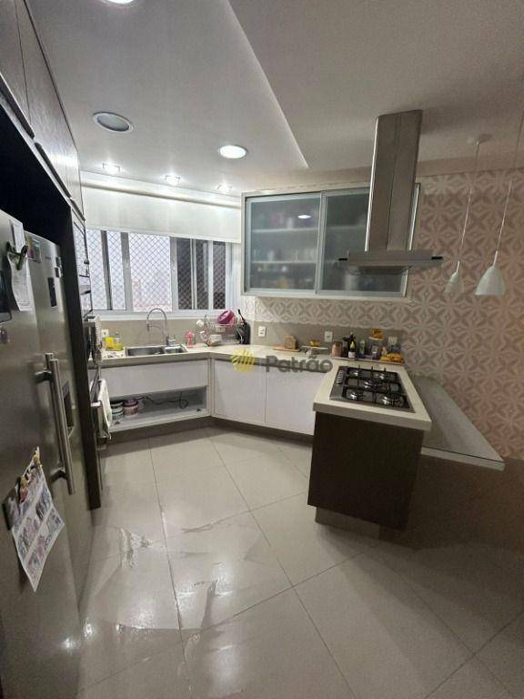 Apartamento para alugar com 3 quartos, 300m² - Foto 9