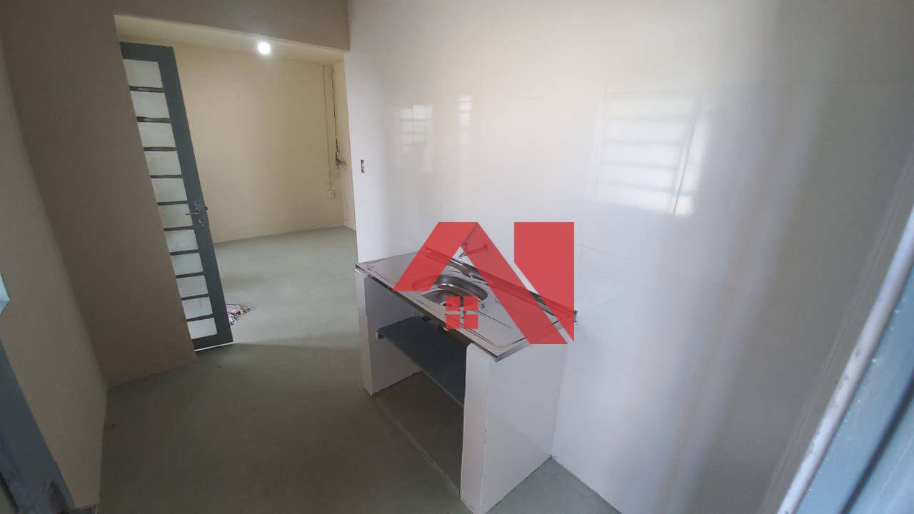 Casa para alugar com 2 quartos, 50m² - Foto 4