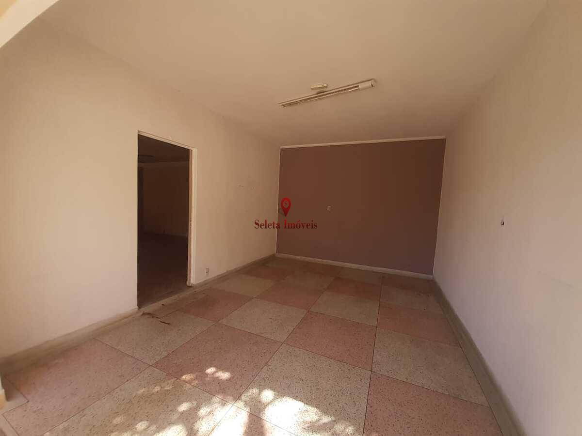 Casa à venda com 4 quartos, 372m² - Foto 3