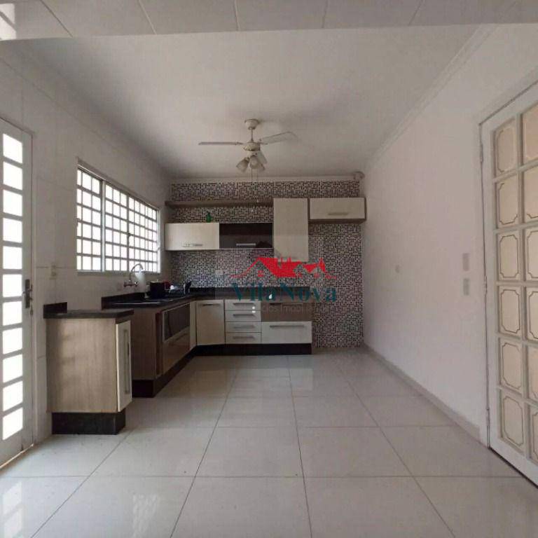 Casa à venda com 3 quartos, 300m² - Foto 2