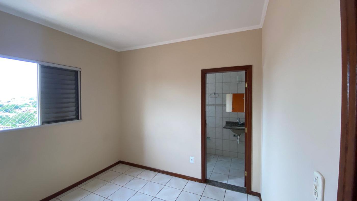 Apartamento para alugar com 2 quartos, 65m² - Foto 12